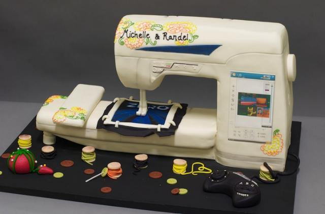 元NASAのエンジニアが作る面白デザインのケーキ写真