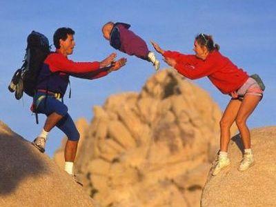 子供をポーンと飛ばす酷い親！の合成写真