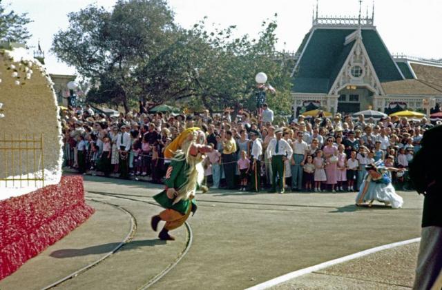 オープン直後のディズニーランドを撮影した写真