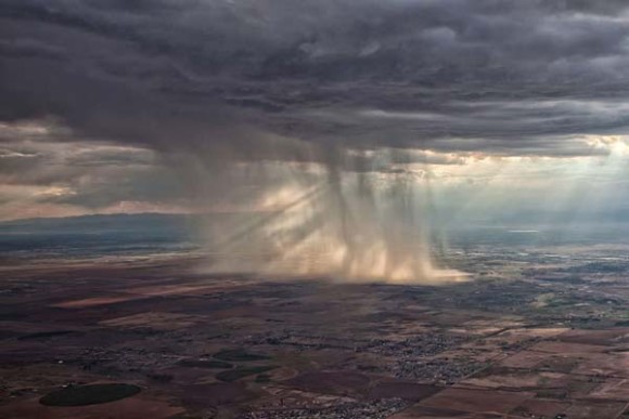 飛行機は窓際の席に座るべきだと確信する10枚の写真