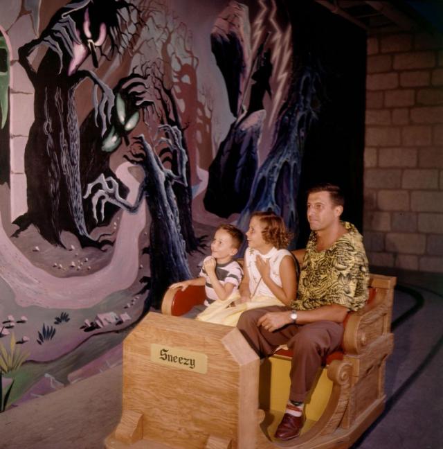 オープン直後のディズニーランドを撮影した写真