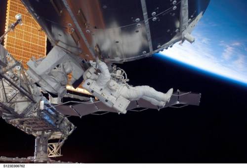 ロマンの宇宙とスペースシャトルの写真