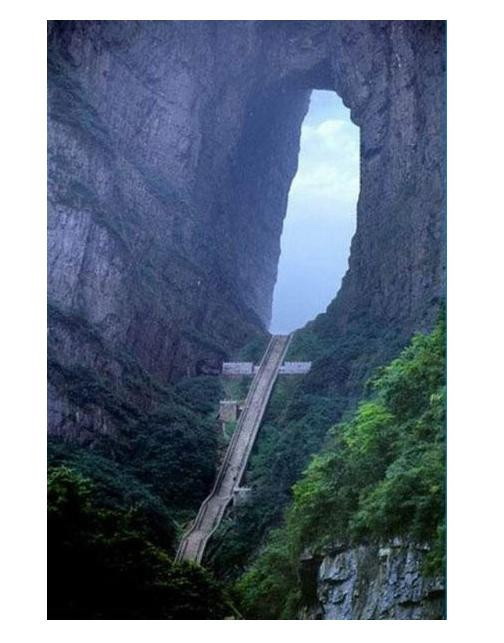  奇妙な建造物の画像