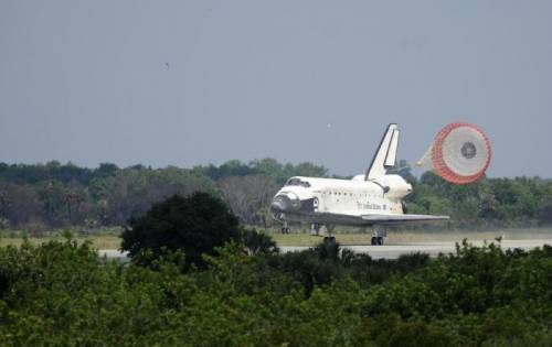 ロマンの宇宙とスペースシャトルの写真