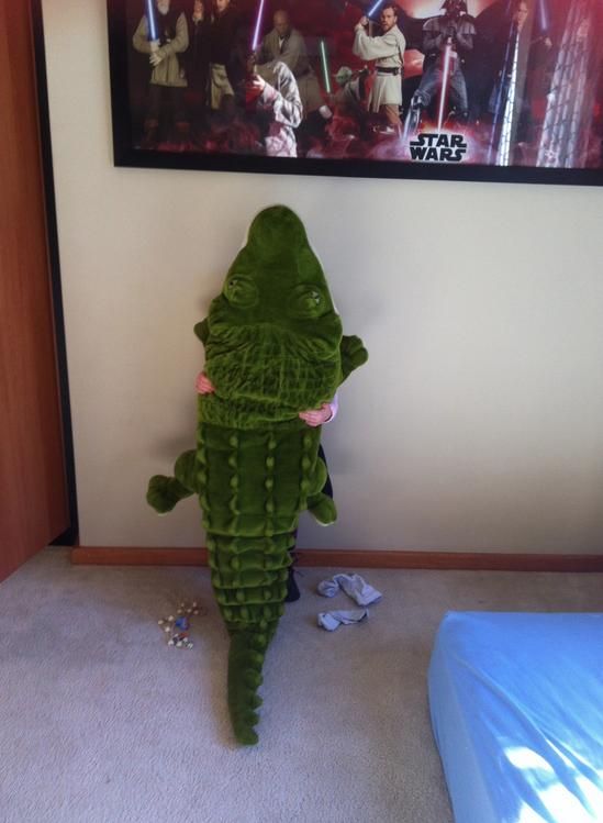 隠れたつもりが可愛すぎる！頭隠して尻隠れてない、子供たちの隠れんぼ写真