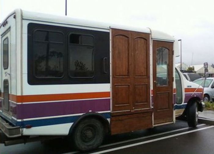 間違った改造を施してしまった車の写真