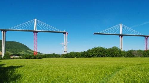 世界一高い橋フランスの「ミヨー橋」がカッコいい写真