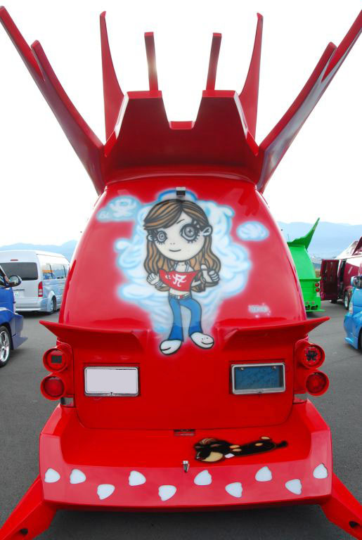日本の痛車こと痛VANが外国人に大人気の写真