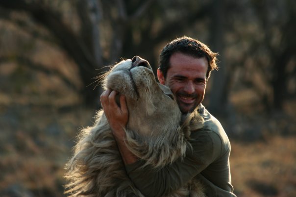 動物行動学者のケヴィン・リチャードソン