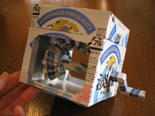 空き缶で出来たアート