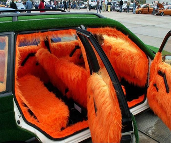 間違った改造を施してしまった車の写真