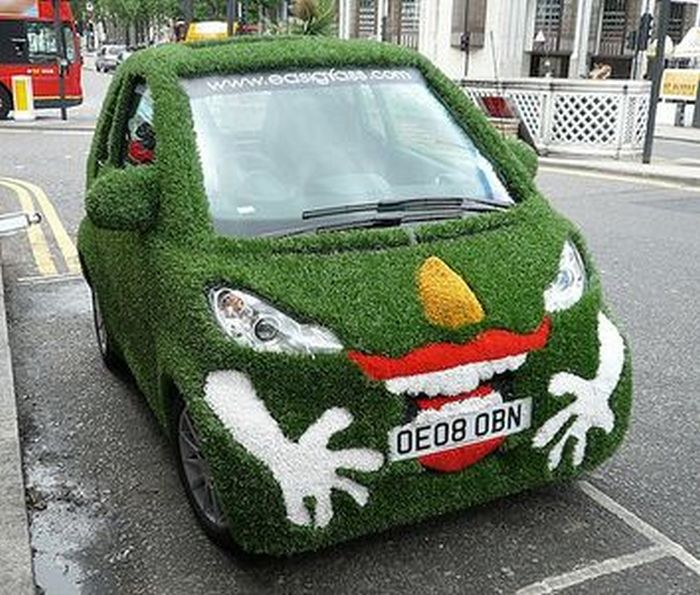 間違った改造を施してしまった車の写真