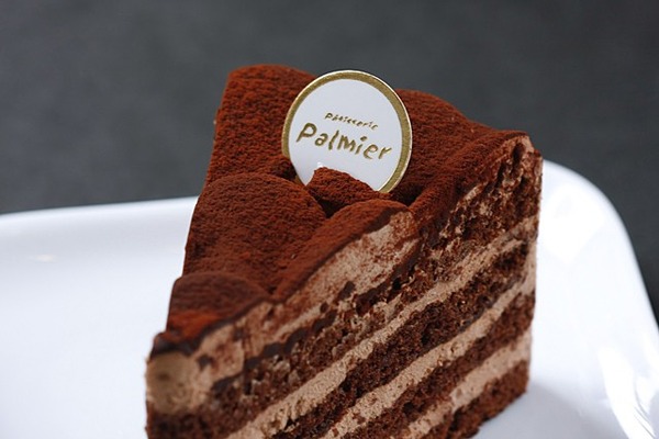 本当に美味しそうなチョコレートケーキの写真