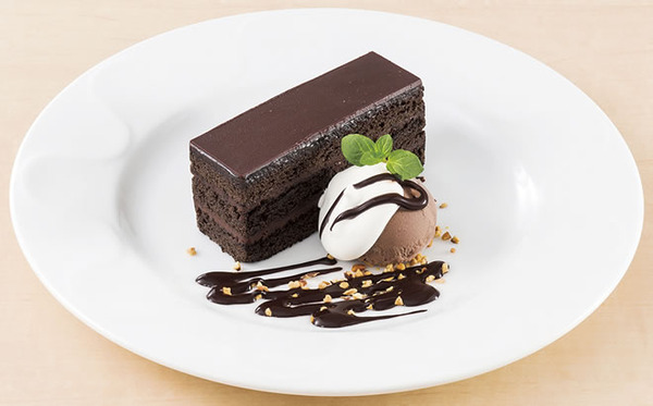 本当に美味しそうなチョコレートケーキの写真