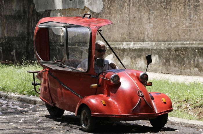 世界で見かける変わった車両の写真
