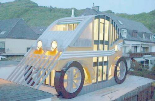 面白くて風変わりな建築