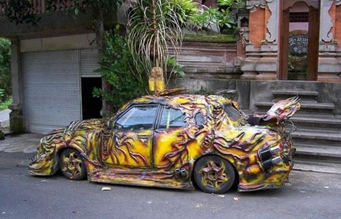 間違った改造を施してしまった車の写真