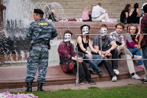 世界の「警察官という仕事」が分かる写真
