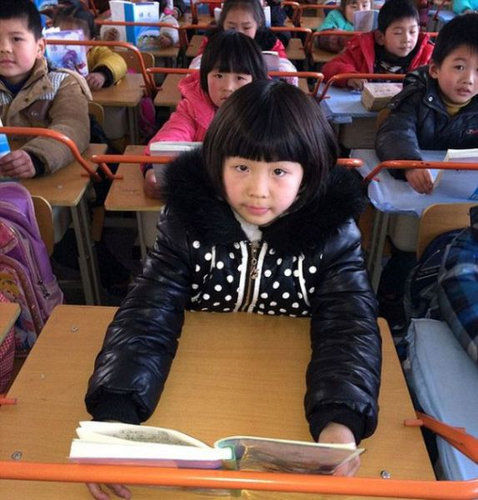 中国人が姿勢が良い理由が凄かった！武漢の小学校の写真
