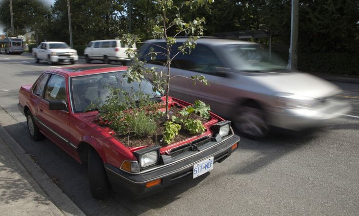 世界で見かける変わった車両の写真