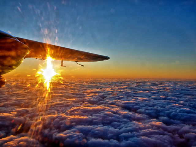 飛行機の窓側隻から見た美しい写真