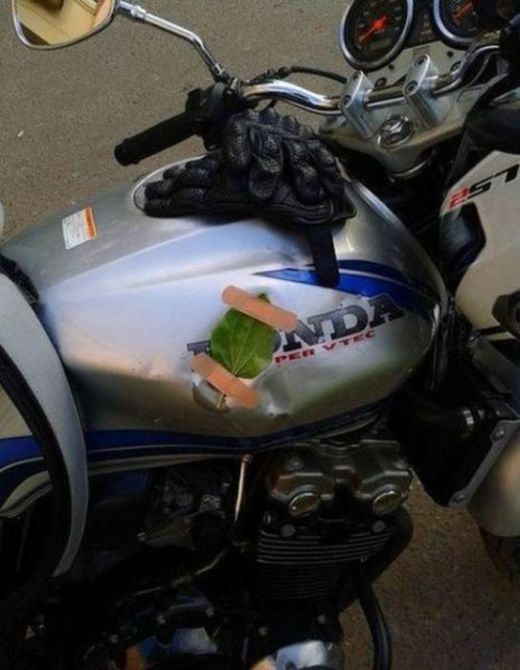 強引すぎて面白い日曜大工の道具を使い回す写真