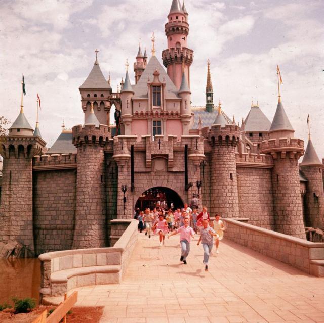 オープン直後のディズニーランドを撮影した写真