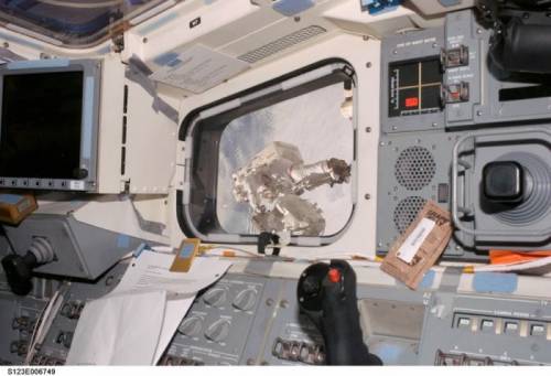ロマンの宇宙とスペースシャトルの写真
