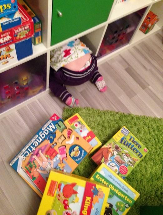隠れたつもりが可愛すぎる！頭隠して尻隠れてない、子供たちの隠れんぼ写真