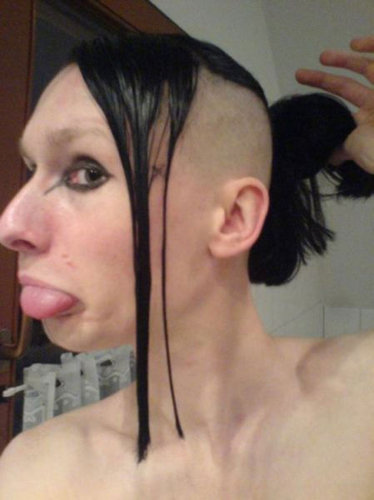 ロシア人のプロフィール写真は、かなりヤバイ写真