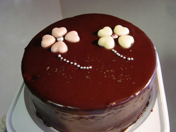 本当に美味しそうなチョコレートケーキの写真
