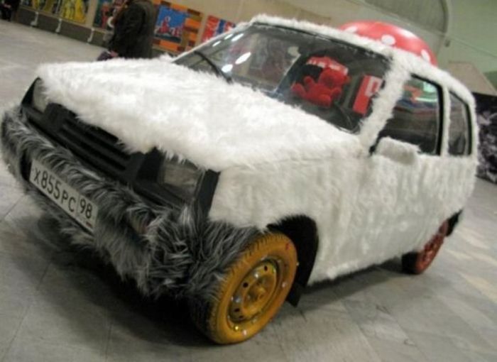 間違った改造を施してしまった車の写真