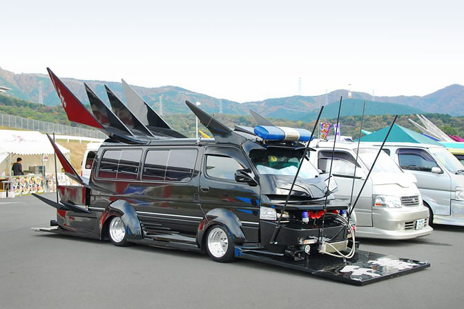 日本の痛車こと痛VANが外国人に大人気の写真