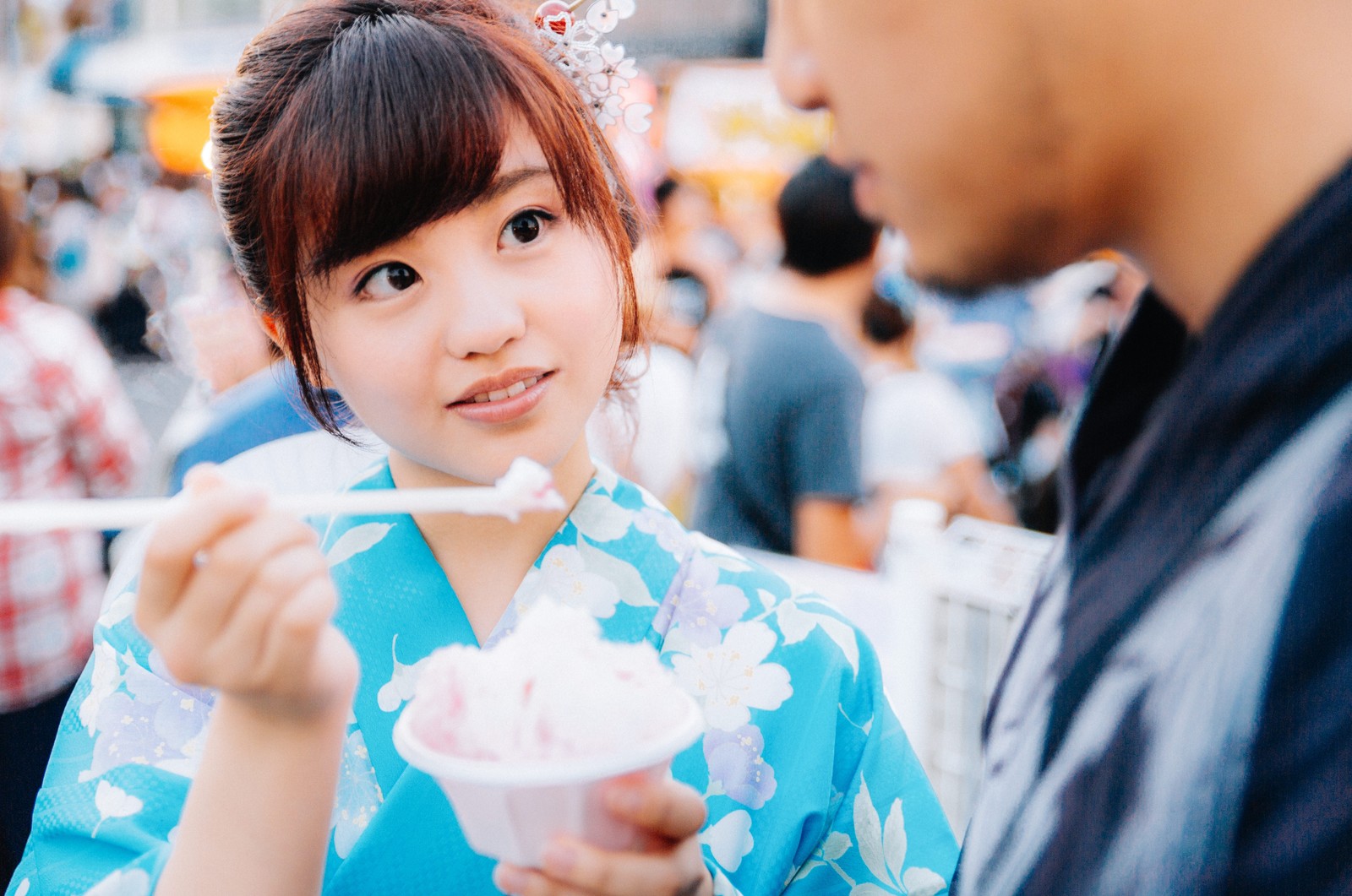 ぱくたそ無料素材の美女たちの写真