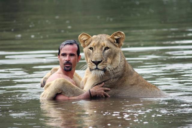動物行動学者のケヴィン・リチャードソン