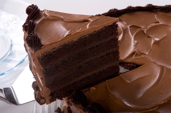 本当に美味しそうなチョコレートケーキの写真