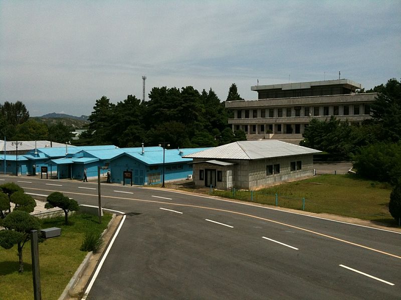 板門店の軍事停戦委員会本会議場