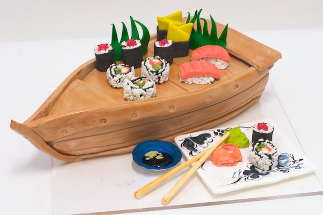 元NASAのエンジニアが作る面白デザインのケーキ写真