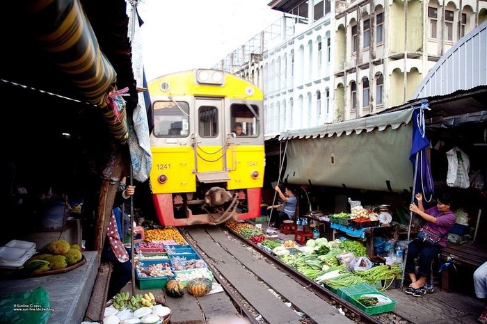 タイの「危険すぎる」と言われる鉄道市場