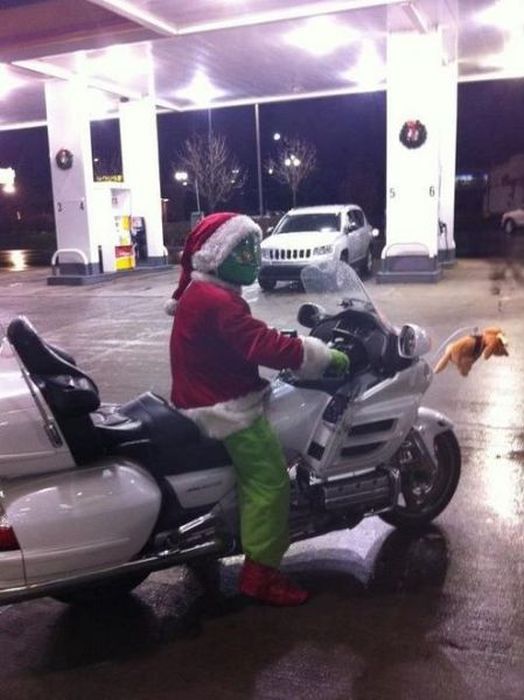 アメリカのガソリンスタンドで目撃された奇妙な写真