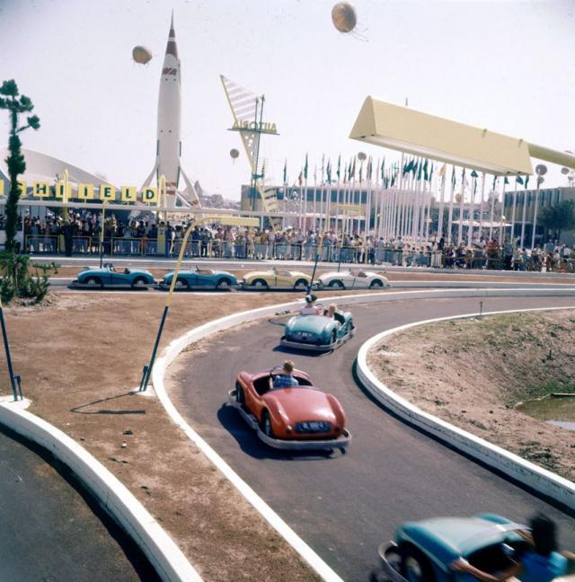 オープン直後のディズニーランドを撮影した写真