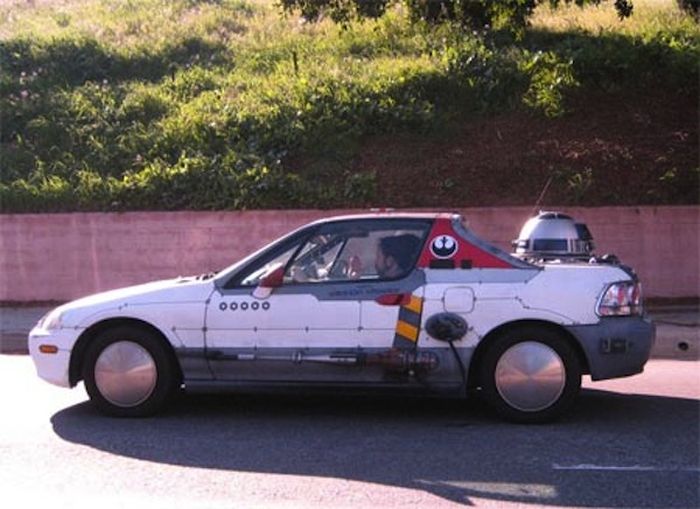 間違った改造を施してしまった車の写真