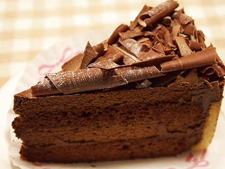 本当に美味しそうなチョコレートケーキの写真