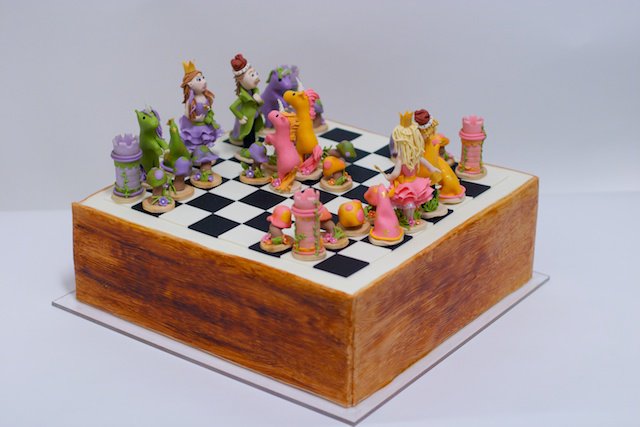 元NASAのエンジニアが作る面白デザインのケーキ写真
