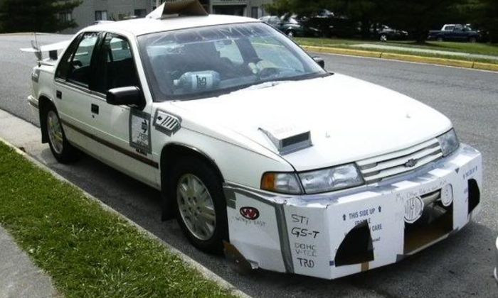 間違った改造を施してしまった車の写真