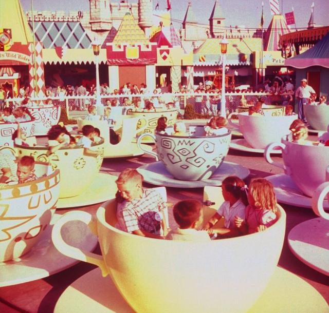 オープン直後のディズニーランドを撮影した写真