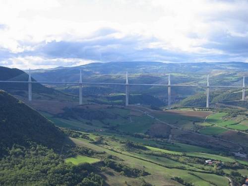 世界一高い橋フランスの「ミヨー橋」がカッコいい写真