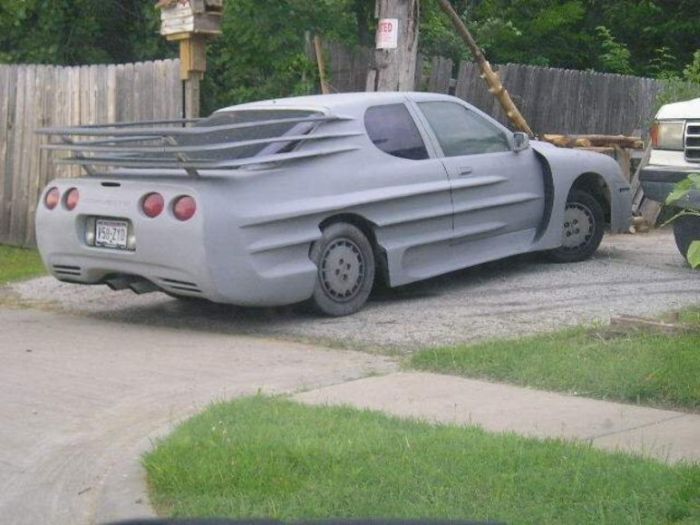 間違った改造を施してしまった車の写真