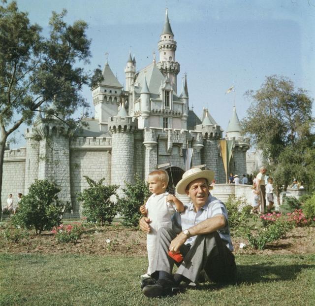 オープン直後のディズニーランドを撮影した写真