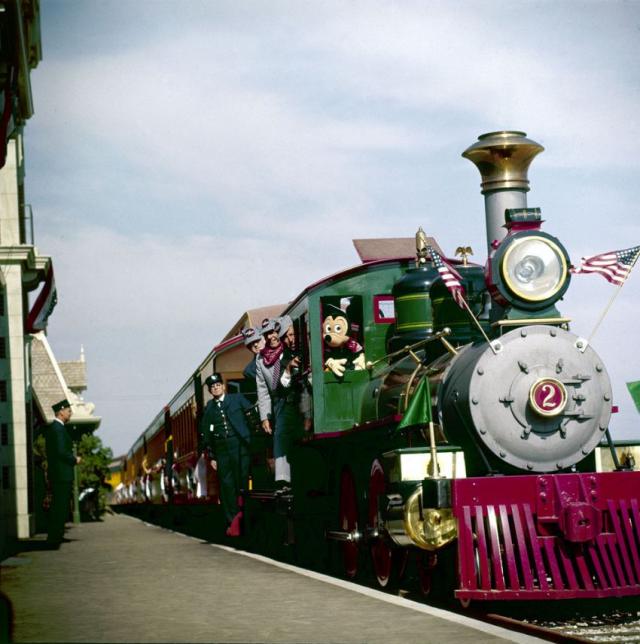 オープン直後のディズニーランドを撮影した写真
